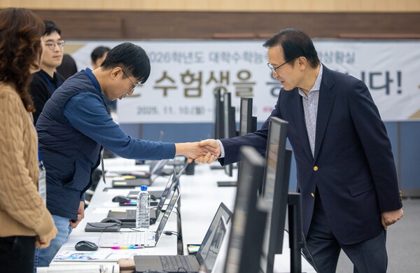 ▲ 임태희 교육감 상황실 방문 현장 사진.