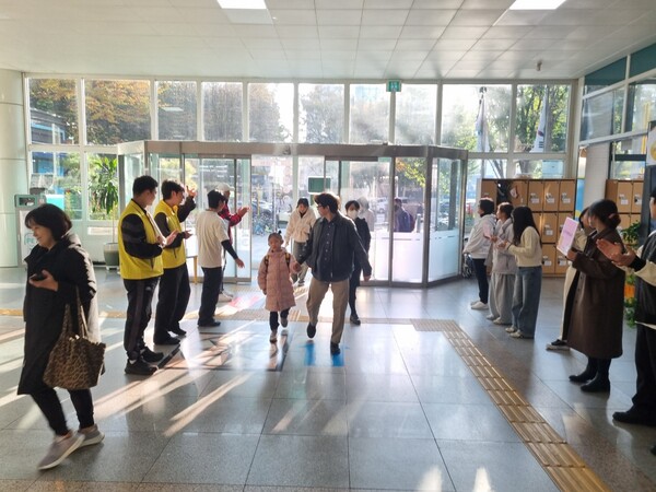 ▲ 고객맞이 친절인사 캠페인.