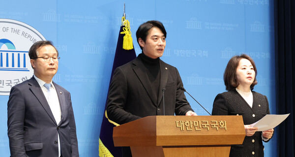 ▲ 대장동 정영학 녹취록 조작 주장·규탄하는 민주당. /뉴시스