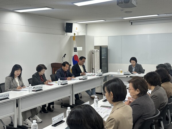 ▲ 안양시의회 보사환경위원회 집행기관 현안사항 간담회 개최 모습.