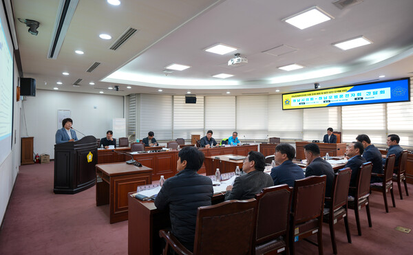 ▲ 하남시의회가 지난 13일 하남시의회 소회의실에서 (사)하남모범운전자지회와 간담회를 개최했다.