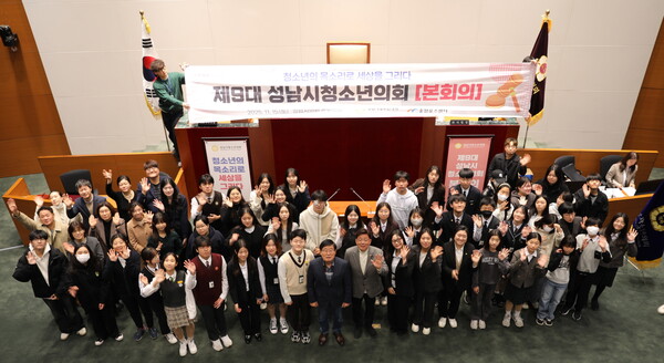 ▲ 청소년의회본회의 단체사진.