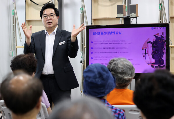 ▲ 지난 9월 박일하 동작구청장이 'EMS 트레이닝' 오리엔테이션에 참석해 인사말을 하고 있다.