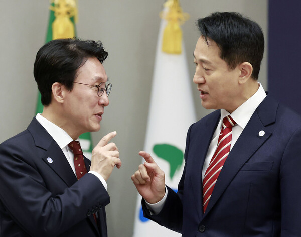 ▲ 오세훈 시장과 대화하는 김민석 총리. /뉴시스