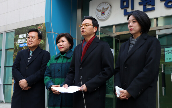 ▲ 김 총리 고발장 제출 마친 국민의힘 의원들. /뉴시스