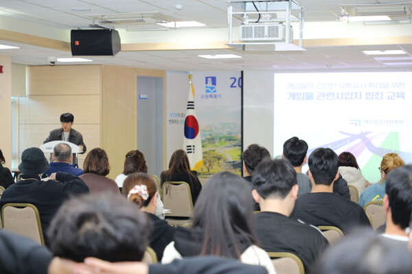 ▲ 수원특례시 팔달구 '2025년 유통관련업소 대표자 교육' 실시 모습.