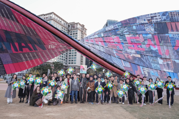 ▲ 제5회 서울비엔날레 폐막식 단체 사진.