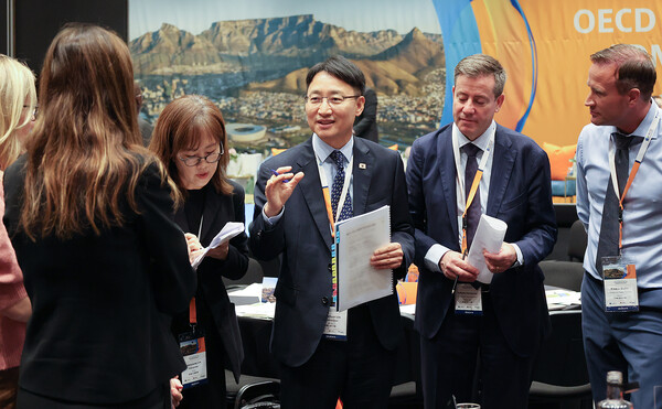 ▲ 임광현 국세청장은 18일부터 사흘간 남아프리카공화국 케이프타운에서 열린 제18차 경제협력개발기구(OECD) 국세청장회의에 참석했다. /뉴시스