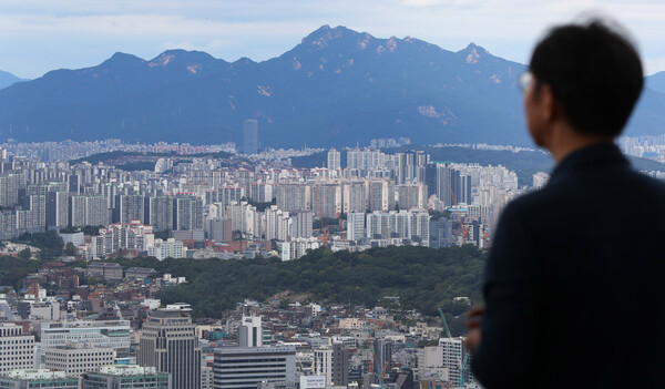 ▲ 서울 중구 남산에서 서울시내 아파트가 보이고 있다. /뉴시스