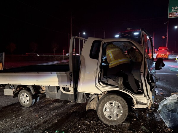 ▲ 사고 현장 구조 모습. (사진=전북특별자치도소방본부 제공)