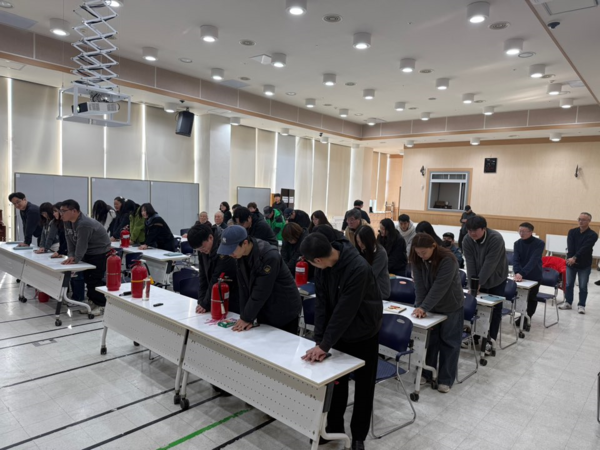 ▲ 소화기 사용 및 심폐소생술 실습.