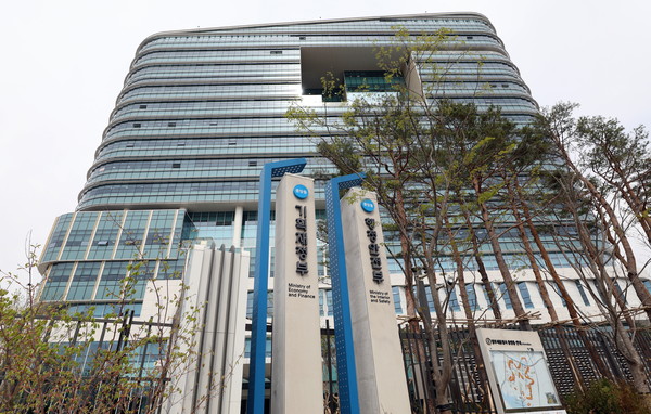 ▲ 정부세종청사 중앙동 기획재정부 전경. /뉴시스