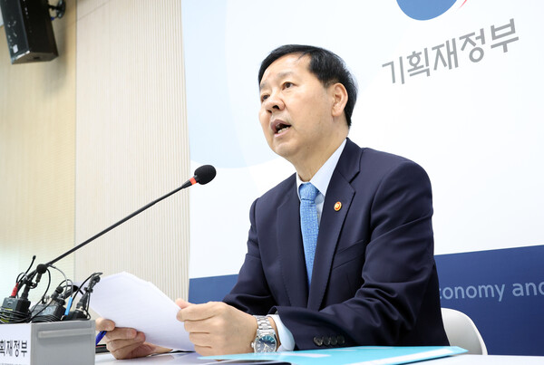 ▲ 외환시장 등 최근 경제상황 설명하는 구윤철 부총리. /뉴시스