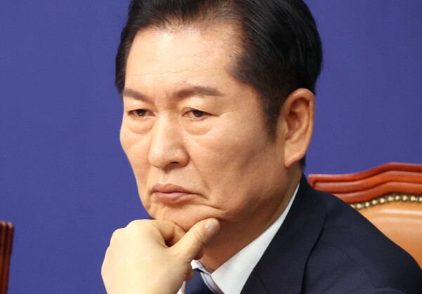 ▲ 잠시 생각에 잠긴 정청래 대표. /뉴시스