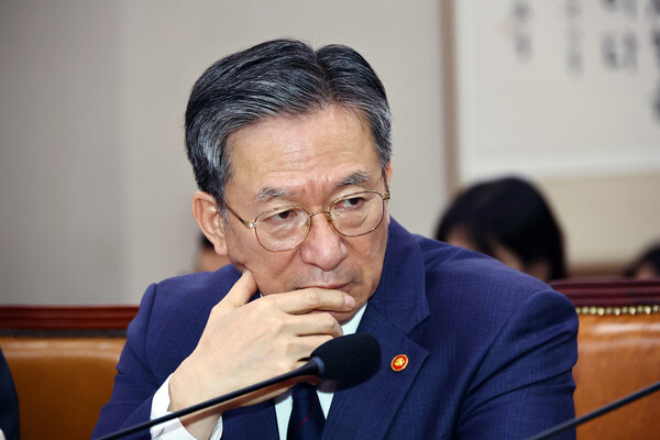 ▲ 정성호 법무부 장관이 26일 오후 서울 여의도 국회에서 열린 법제사법위원회 전체회의에서 생각에 잠겨있다. /뉴시스