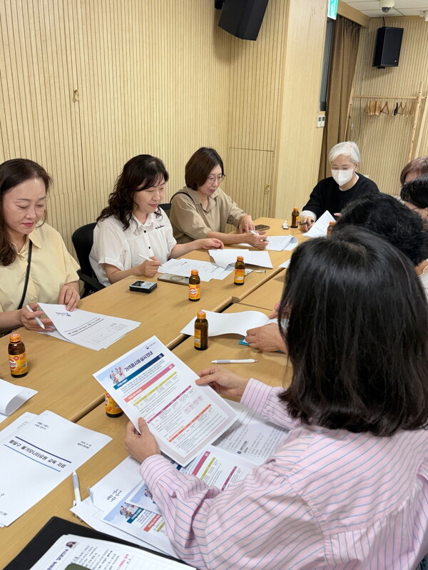 ▲ 수원특례시 팔달구 '2025년 물가모니터요원 간담회' 개최 모습.