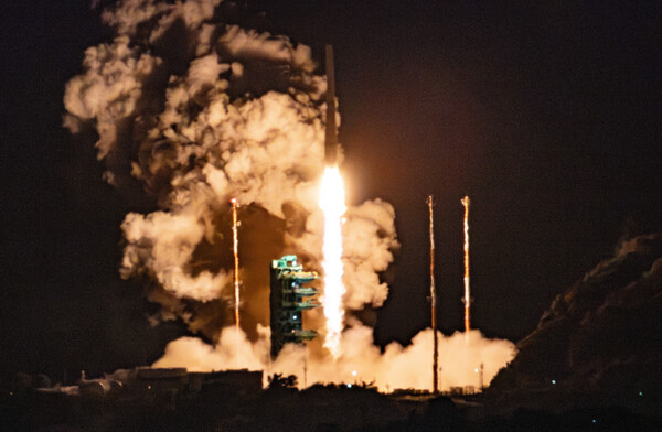 ▲ 한국형 발사체 누리호가 11월 27일 새벽 전남 고흥군 나로우주센터에서 발사되고 있다. /뉴시스