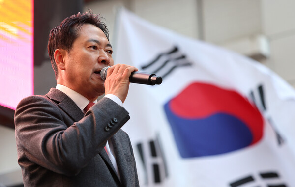 ▲ 장동혁 국민의힘 대표가 11월 28일 대구 중구 CGV대구 한일 앞에서 열린 민생회복 법치수호 대구 국민대회에서 발언하고 있다. /뉴시스