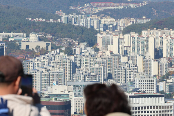 ▲ 서울 남산타워에서 바라본 시내 아파트단지 모습. /뉴시스