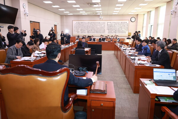 ▲ 법안심사소위 여는 김용민 위원장. /뉴시스