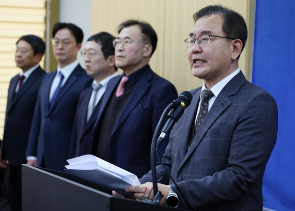 ▲ 수사 결과 발표하는 이명현 특검. /뉴시스