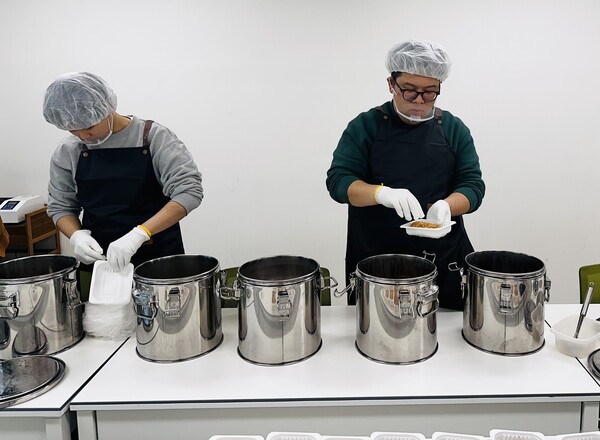 ▲ 학교 예비식을 활용한 반찬 기부사업.