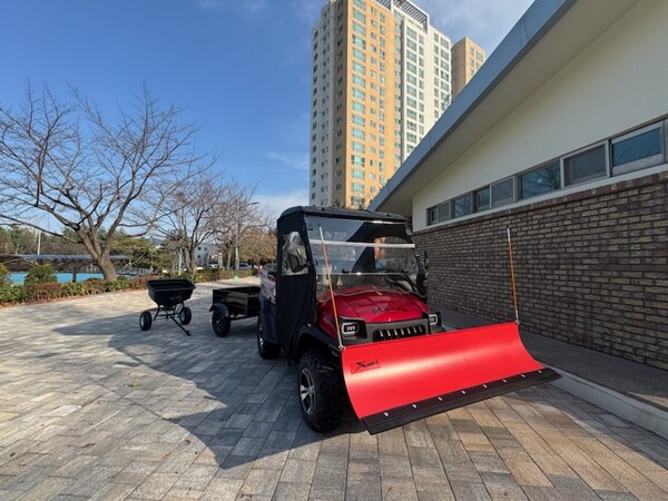 ▲ 수지체육공원에 배치한 제설차.