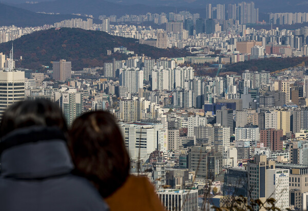 ▲ 서울 남산에서 시내 아파트가 보이고 있다. /뉴시스