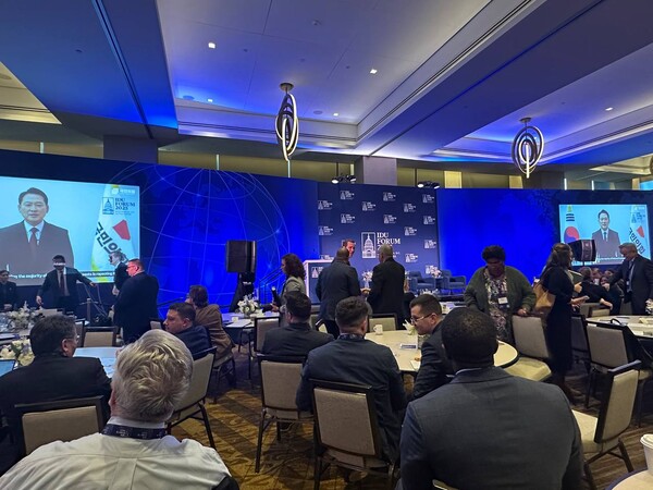 ▲ 지난 5일(현지시간) 미국 워싱텅 D.C.에서 열린 국제민주연맹(IDU, International Democracy Union) 집행위원회의에서 장동혁 국민의힘 대표가 영상 메시지를 통해 발언하고 있다. /뉴시스