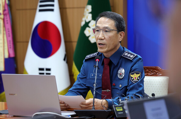 ▲ 유재성 경찰청장 직무대행이 지난 1일 오전 서울 서대문구 경찰청에서 열린 전국 경찰 지휘부 화상회의에 참석해 계엄 1년을 맞아 입장 표명을 하고 있다. /뉴시스