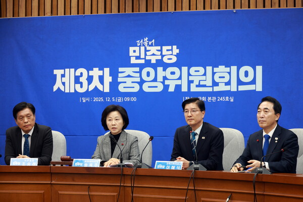 ▲ 투표 결과 발표하는 송옥주 부의장. /뉴시스