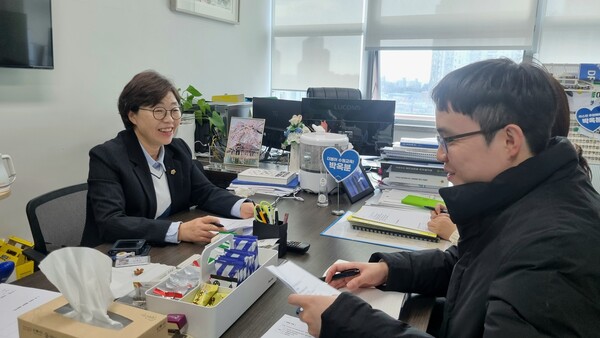 ▲ 박옥분 의원 현안보고 모습.