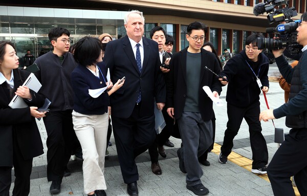 ▲ 국회 떠나는 인요한 의원. /뉴시스