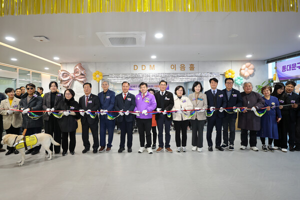 ▲ 동대문구 장애인통합지원센터 리모델링 준공식 테이프 커팅식.