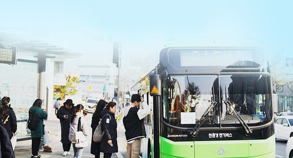 광명시민들이 버스를 이용하는 모습