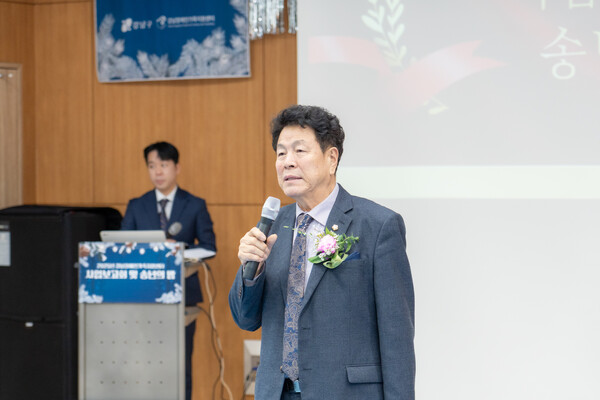 ▲ 9일 ‘2025년 강남장애인 가족지원센터 사업보고회’에서 이호귀 의장이 축사를 하고 있다.