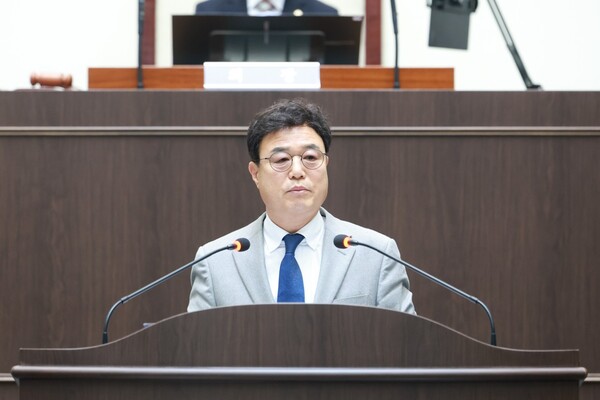 ▲ 발언하는 박상영 부의장.