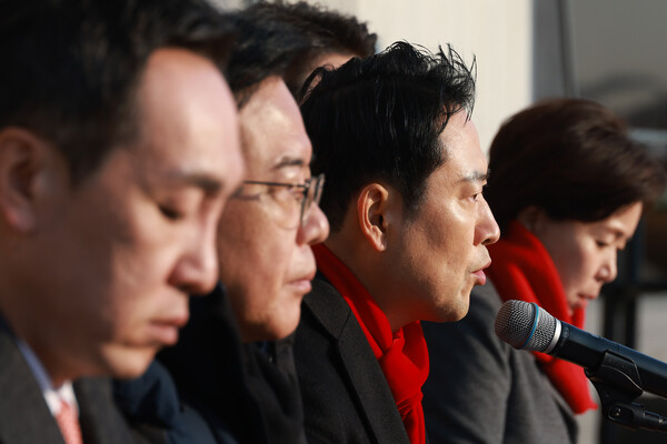 ▲ 장동혁 국민의힘 대표가 15일 서울 여의도 국회 본관에 마련된 천막에서 열린 최고위원회의에서 발언하고 있다. /뉴시스