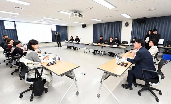 ▲ 부평구 ‘부평 미쓰비시 줄사택 종합정비계획 수립 용역’ 중간보고회 개최 모습.