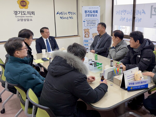 ▲ 고양특례시 마을버스 운영 종사자와 정담회 가지는 명재성 의원.