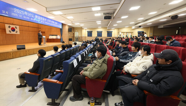 ▲ 도성훈 인천시교육감은 18일 시교육청 대회의실에서 2025학년도 학교운동부 운영과 전국소년체육대회와 전국체육대회에서 우수한 성과를 거둔 지도자를 시상했다.
