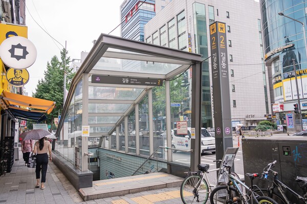 ▲ 길동역 2번 출입구 현장 사진.