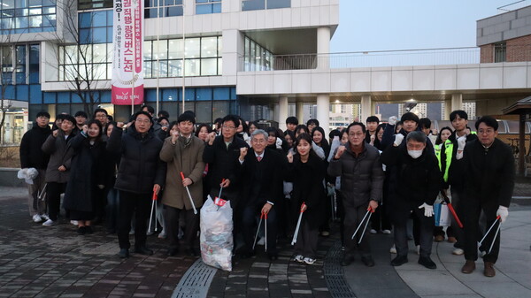 ▲ ‘노사 공동 플로깅 행사’ 참여자 기념사진.