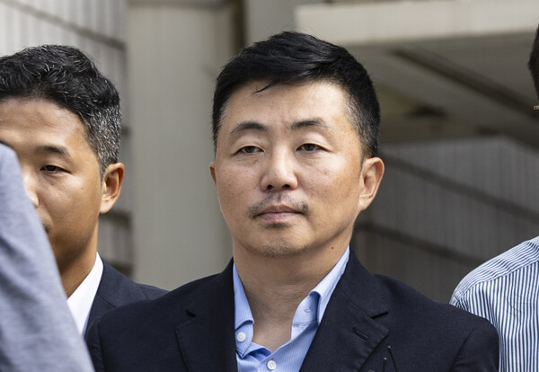 ▲ 김건희 여사의 집사로 지목된 김예성씨가 지난 8월15일 서울 서초구 서울중앙지법에 구속 전 피의자심문(영장실질심사)를 마치고 법원 청사를 나서고 있다. /뉴시스