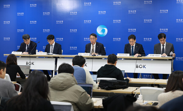 ▲ 23일 오전 서울 중구 한국은행에서 열린 금융안정보고서(2025년 12월) 설명회. /뉴시스