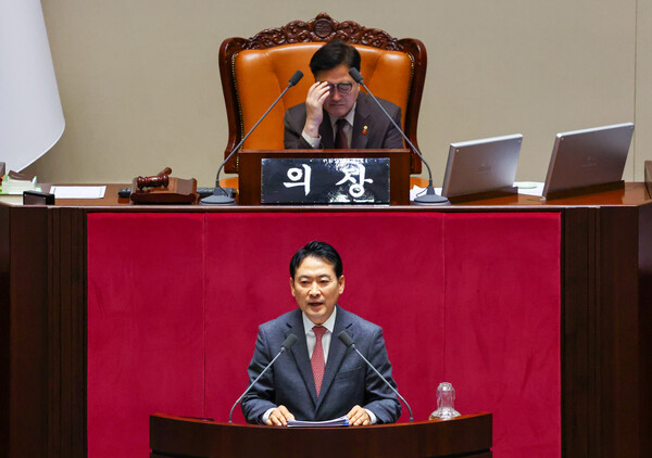 ▲ 내란전담재판부 설치법에 대한 필리버스터하는 장동혁 대표. /뉴시스