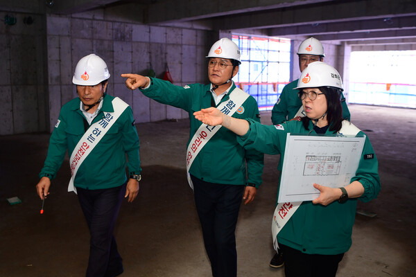 ▲ CCTV 관제센터 공사 현장 점검 모습.