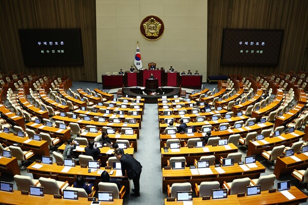 ▲ 23일 서울 여의도 국회에서 열린 제430회국회(임시회) 제2차 본회의에서 최수진 국민의힘 의원이 정보통신망 이용촉진 및 정보보호 등에 관한 법률 일부개정법률안(대안)에 대한 반대 무제한토론(필리버스터)을 하고 있다. /뉴시스