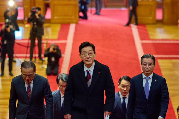 ▲ 이재명 대통령이 29일 청와대로 첫 출근하고 있다. /뉴시스