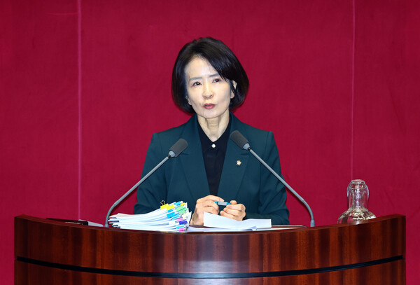 ▲ 정보통신망법 개정안 필리버스터하는 최수진 의원. /뉴시스